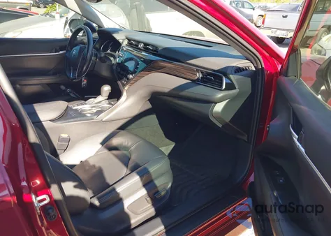 2020 Toyota Camry Xle Hybrid z USA, uszkodzony, nr VIN 4T1F31AK4LU016928